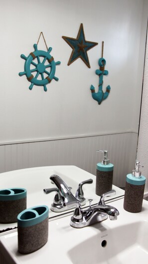 Combined shower/tub, hair dryer, towels, soap