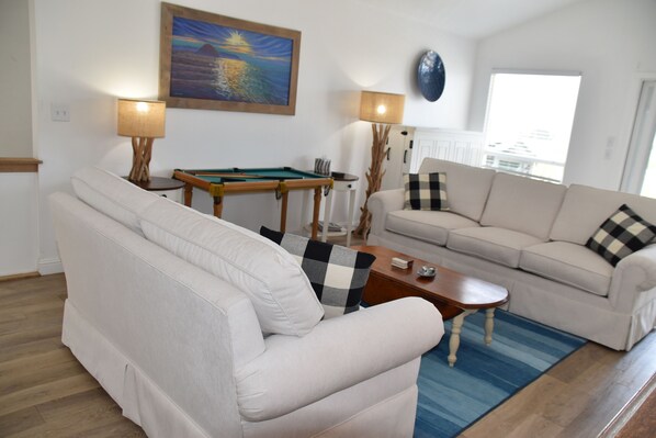 TV, fireplace, DVD player, books