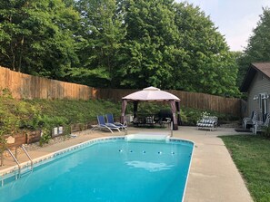 Alberca al aire libre y alberca climatizada