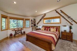 4 bedrooms, desk, iron/ironing board, free WiFi