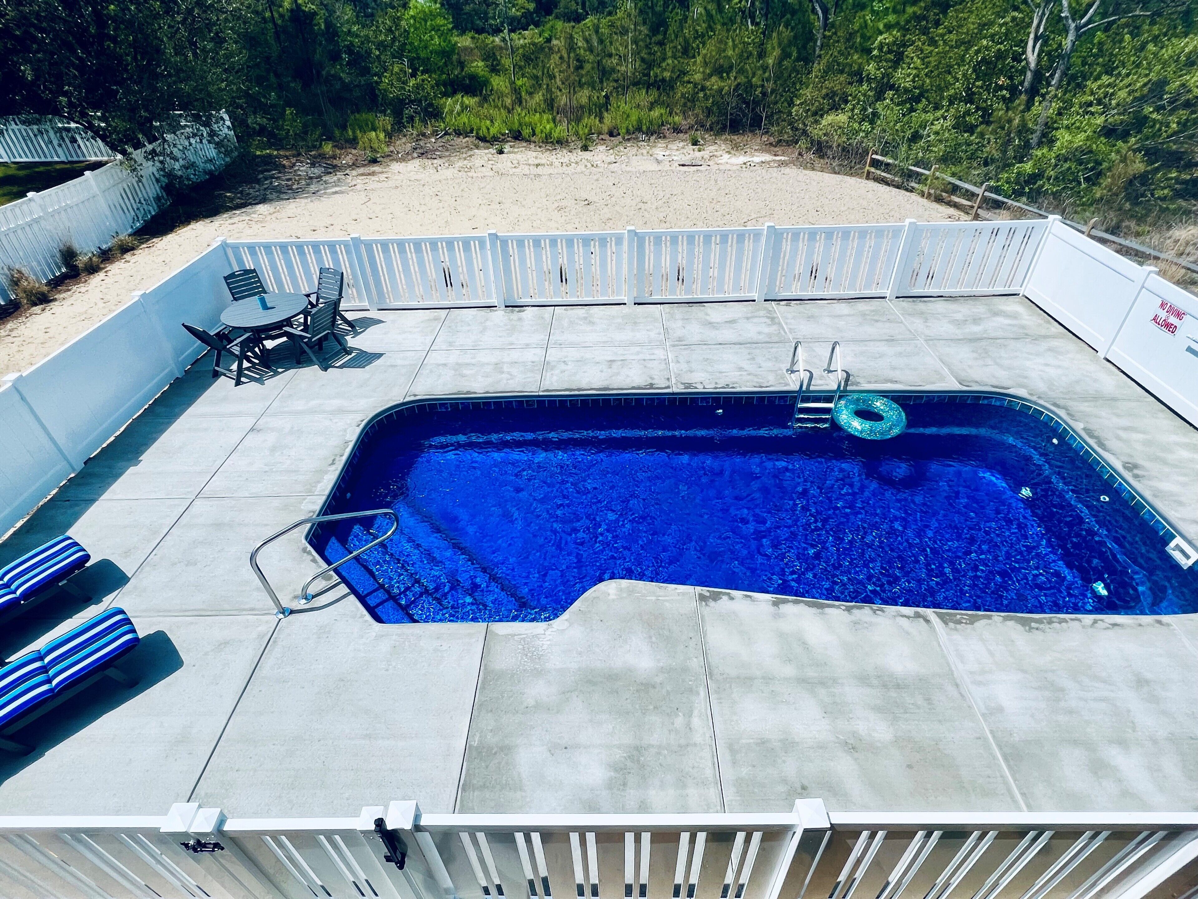NEW JULY DISCOUNTS! BEAUTIFUL Private Saltwater Pool  in a great neighborhood 