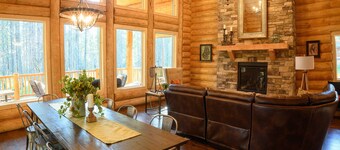 Spectacular Log Lodge near Yellowstone on Private Island 600 feet to lake access