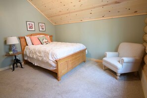 5 bedrooms, iron/ironing board, travel cot, free WiFi - Spectacular Log Lodge near Yellowstone on Private Island 600 feet to lake access (Island Park)