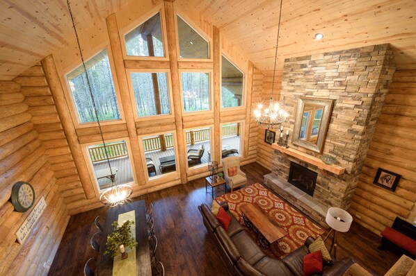 Smart TV, fireplace, DVD player, foosball - Spectacular Log Lodge near Yellowstone on Private Island 600 feet to lake access (Island Park)