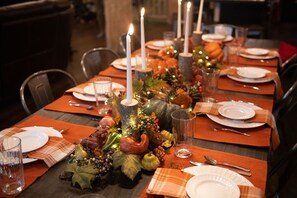 Dining - Spectacular Log Lodge near Yellowstone on Private Island 600 feet to lake access (Island Park)