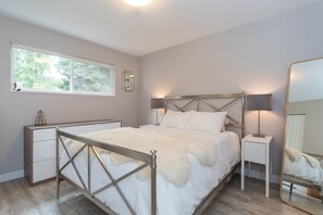 3 chambres, bureau, fer et planche à repasser, accès au Wi-Fi (inclus)