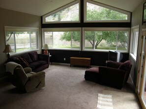 Interior - Vacation home on the Missouri River, 3 bdrm, 2 bath sleeps 10, (Cascade)