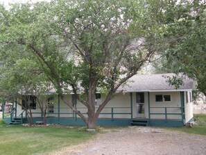 Exterior - Vacation home on the Missouri River, 3 bdrm, 2 bath sleeps 10, (Cascade)