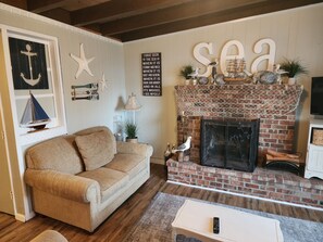 Smart TV y chimenea 
