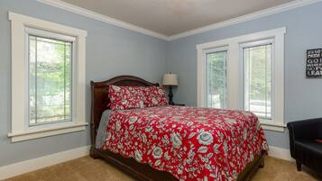 2 Schlafzimmer, Schreibtisch, Bügeleisen/Bügelbrett, Reisekinderbett