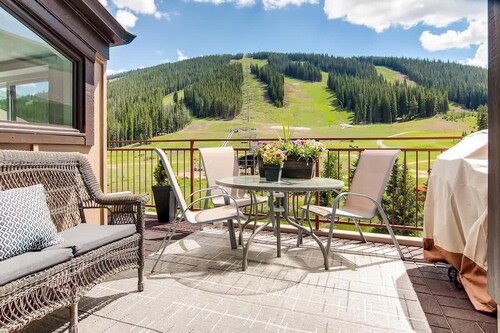 True Ski/Golf-in,Ski-Out Luxury Modern with Views