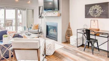 TV, fireplace, offices
