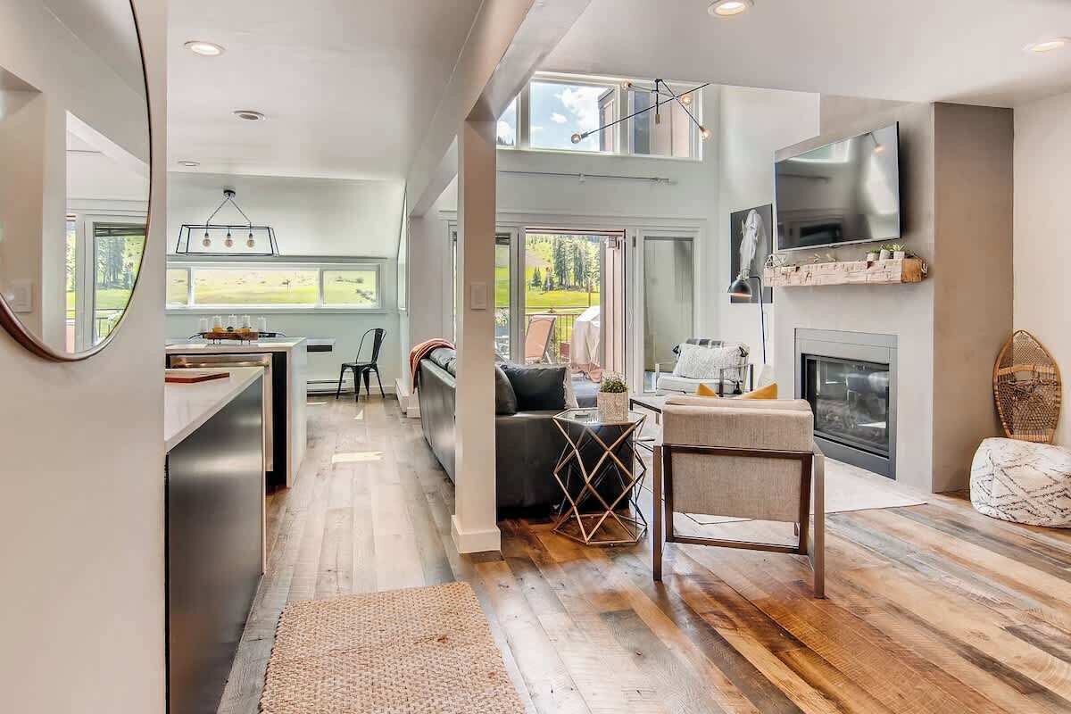 TV, fireplace, offices