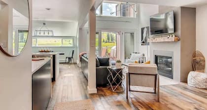 True Ski/Golf-in,Ski-Out Luxury Modern with Views