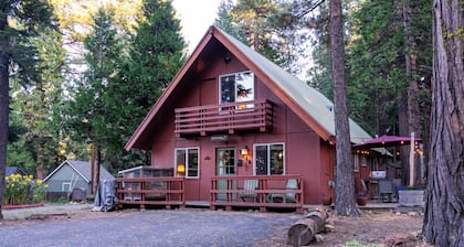 Charming West Shore Chalet, Great Location, Close to the Lake, Hiking and Biking