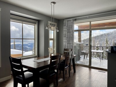 Great Summer Place. Garage for bikes and hot tub is open!