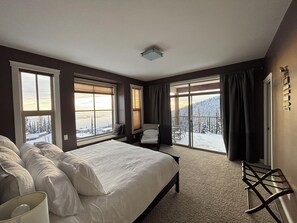 3 bedrooms, iron/ironing board, travel crib, WiFi