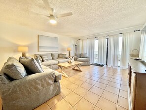 Televisión de pantalla plana y reproductor de DVD 