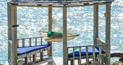 Lockrum Point Villa: Seaside Villa 4 Bed/4 Bath/Pool