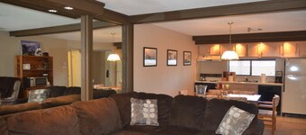 Ski in Ski Out, Seven Springs, 1 BR, 1 Bath, Balcony, on Slopes, Clean.