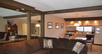 Ski in Ski Out, Seven Springs, 1 BR, 1 Bath, Balcony, on Slopes, Clean.