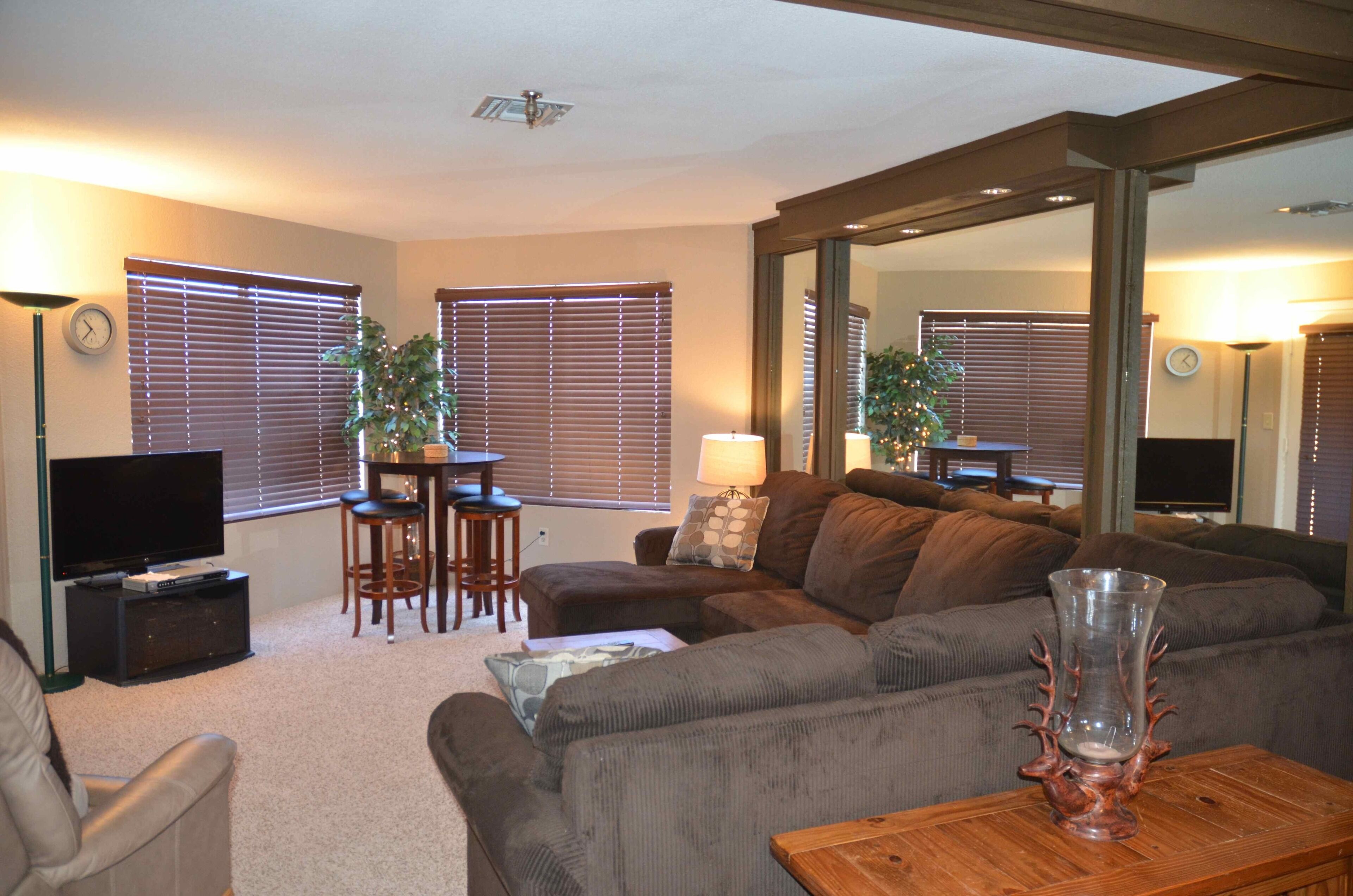 Smart TV, DVD player, video library