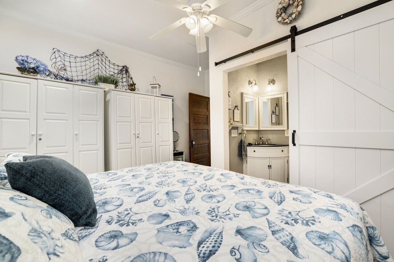 2 bedrooms, travel cot, free WiFi, bed sheets