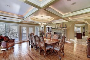 Interior - Watauga Riverbend Retreat (Johnson City)