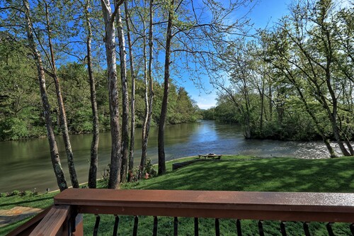 Watauga Riverbend Retreat