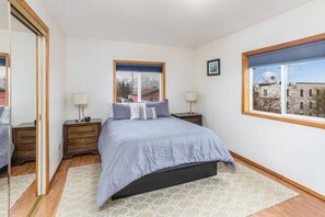 4 bedrooms, iron/ironing board, travel cot, free WiFi