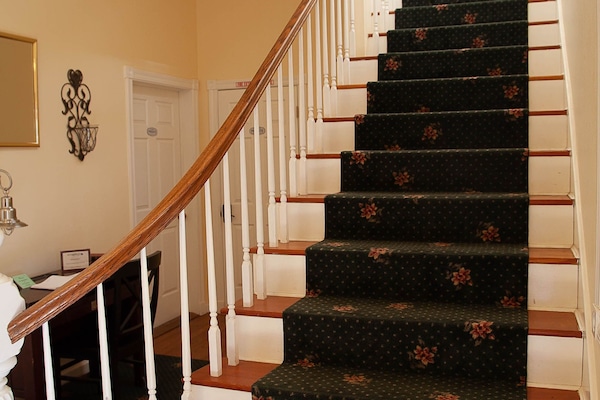 Picture-worthy staircase for wedding party photos.