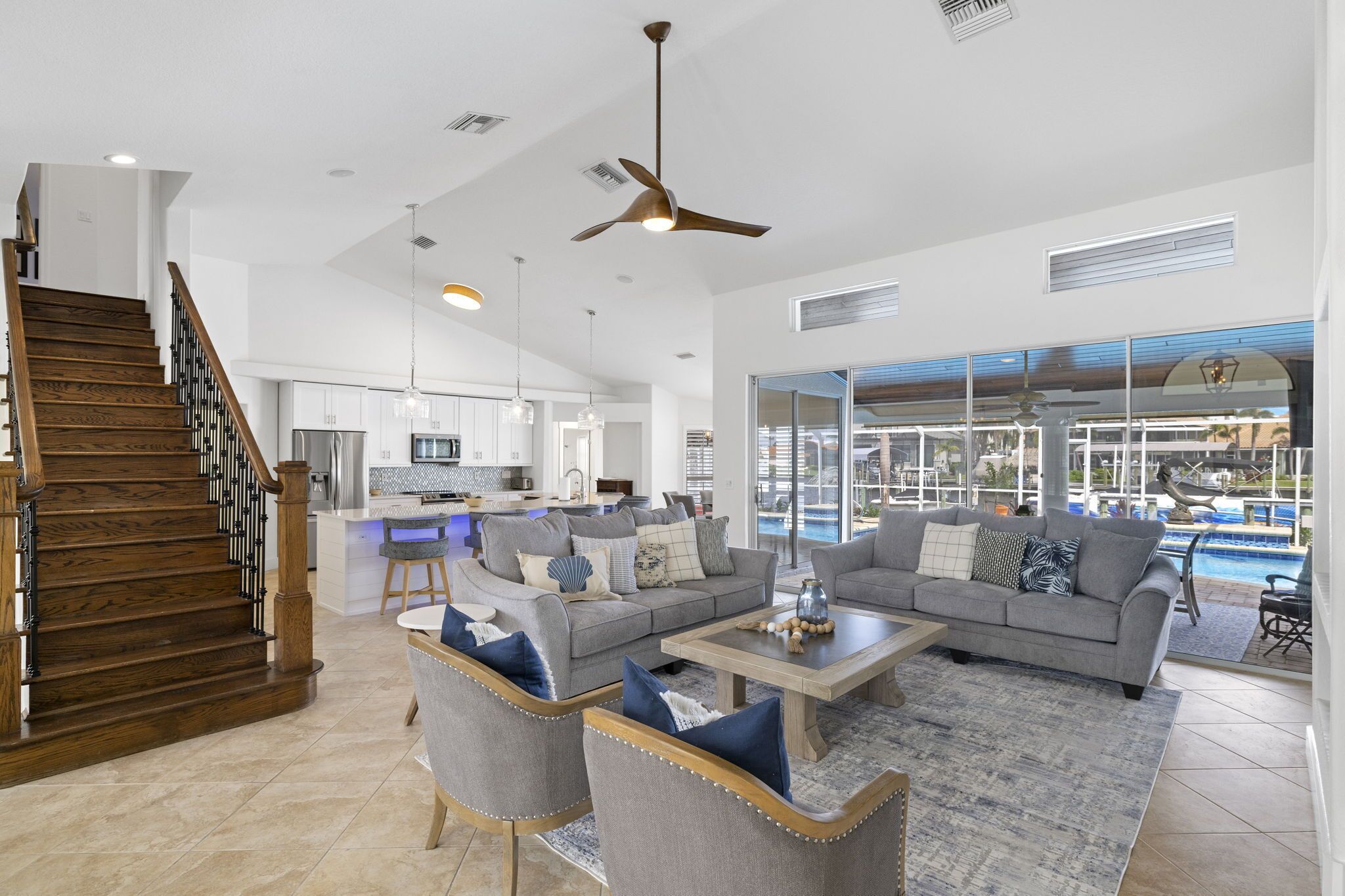 Smart-TV, DVD-Player, Bücher, Streaming-Dienste