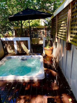 Bain à remous extérieur
