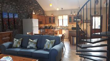 Smart TV, fireplace, DVD player