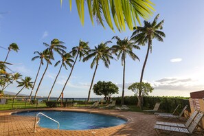 A heated pool - Spectacular Unobstructed FULL Oceanfront Unit (Kihei)