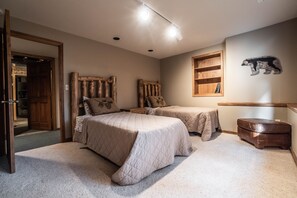 6 bedrooms, iron/ironing board, travel cot, WiFi