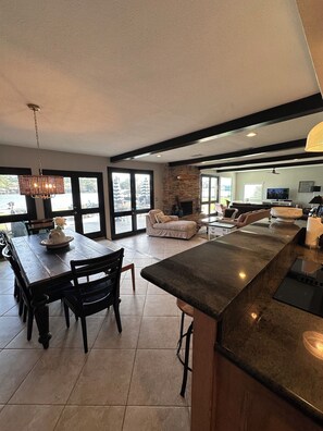 Interior - WATERFRONT HOME •PRIVATE POOL•BOAT DOCK•GOOD FISHING •GOLF •MEMORIES (Montgomery)