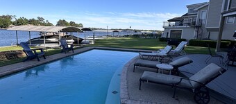 Luxueux Waterfront Home - PISCINE SPARKLING * BONNE PĂCHE * COMMUNAUTĂ DE GOLF