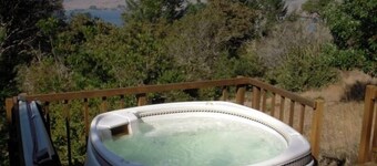 Frank's Place: Classic Inverness  Home with Bay Views, Hot Tub