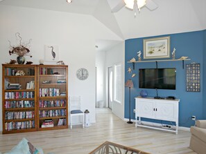 TV connectée, lecteur de DVD, livres