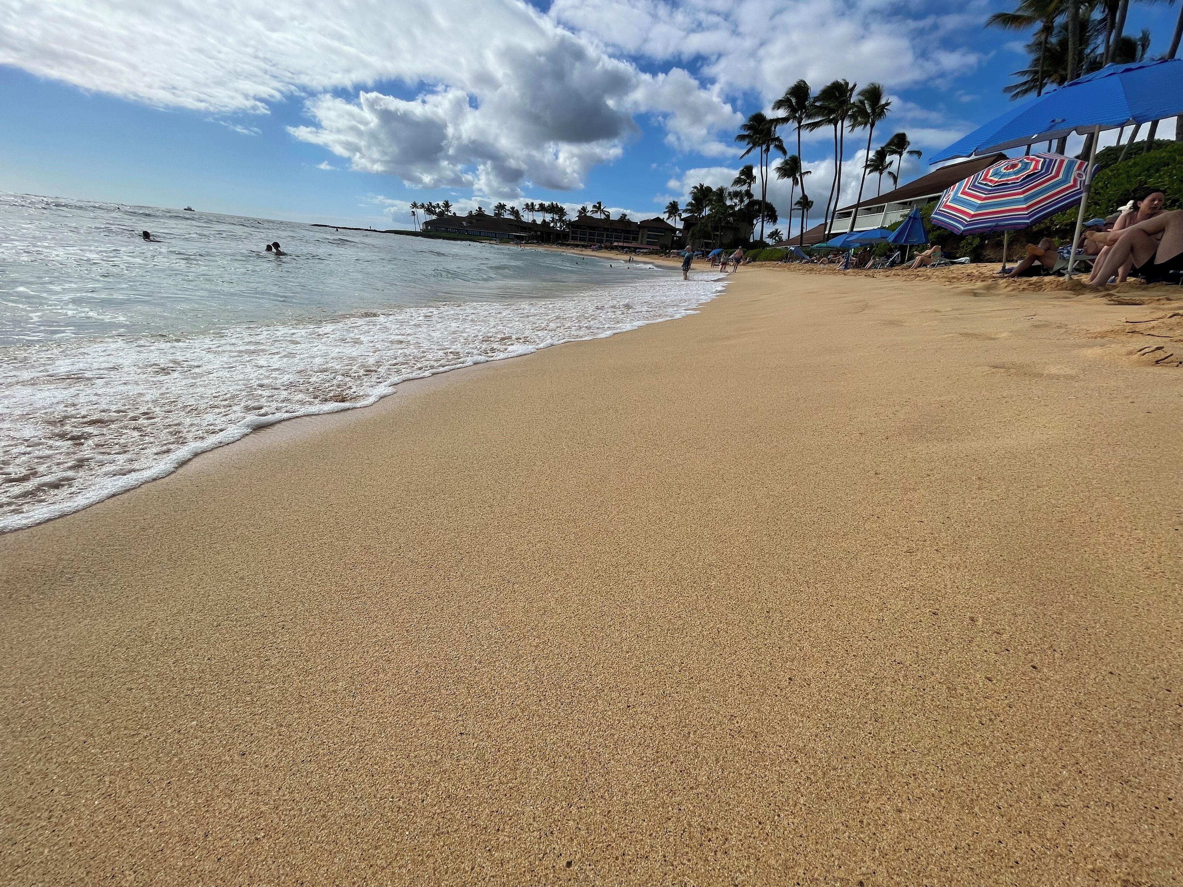 Beach nearby, sun loungers, beach towels