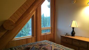 3 bedrooms, travel crib, free WiFi, bed sheets