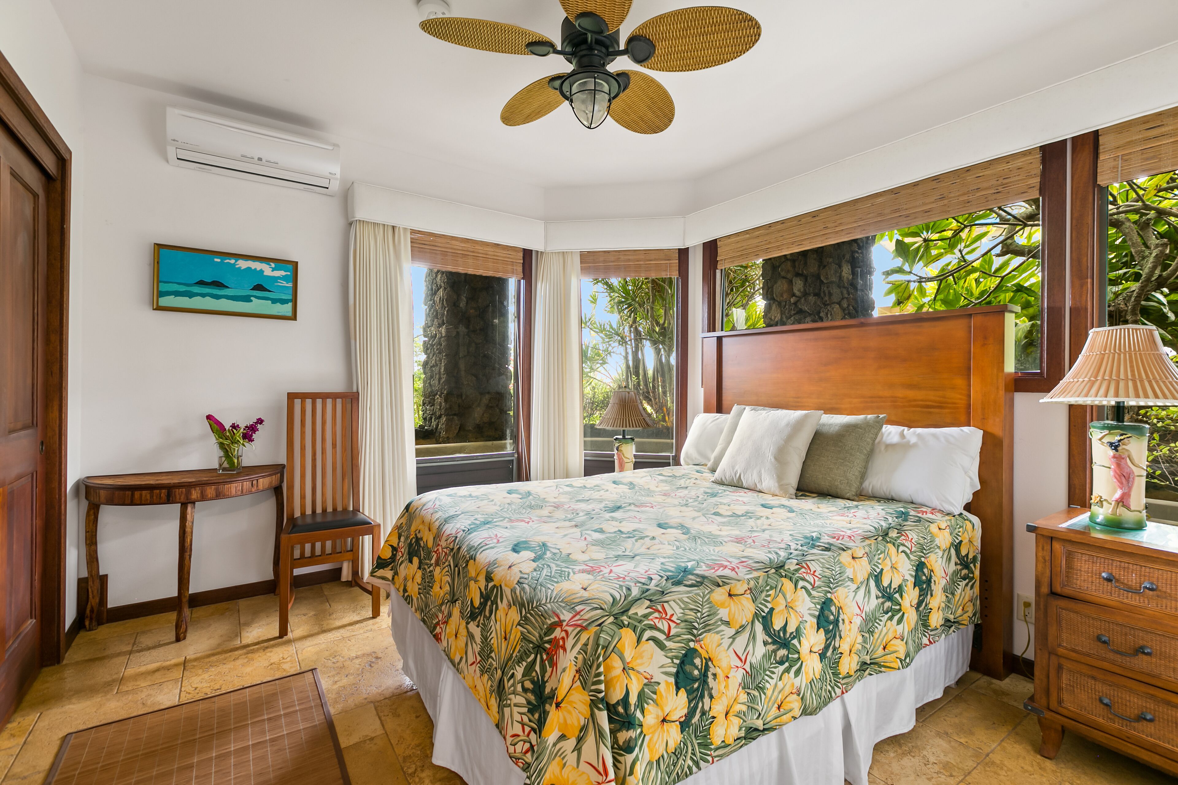 4 bedrooms, desk, iron/ironing board, travel crib