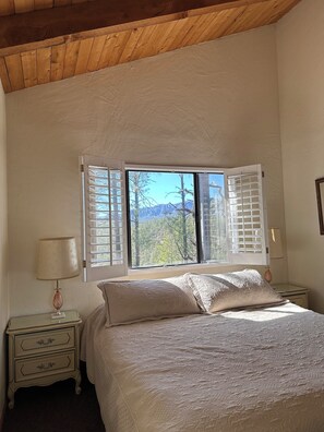 4 bedrooms, WiFi, bed sheets - Breathtaking Views of Mogollon Rim  from Large Mountain Home (Payson)