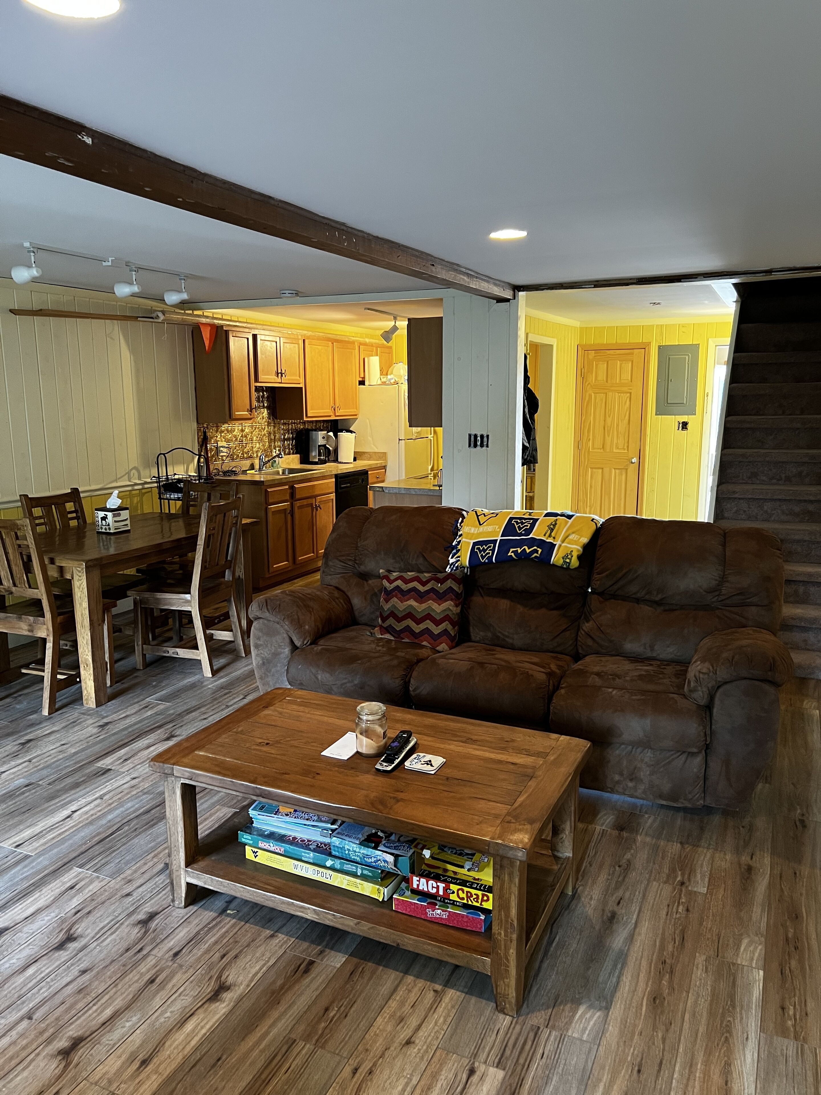 Shamrock 61 very roomy SKI OUT - Short walk or shuttle from slopes and village.