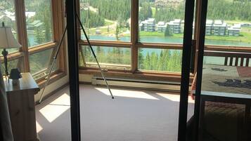 3 bedrooms, iron/ironing board, travel crib, free WiFi