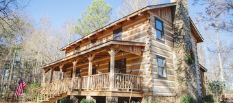 Fully furnished log cabin, family and pet friendly.