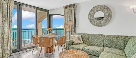 Televisión, reproductor de DVD, libros, biblioteca de música