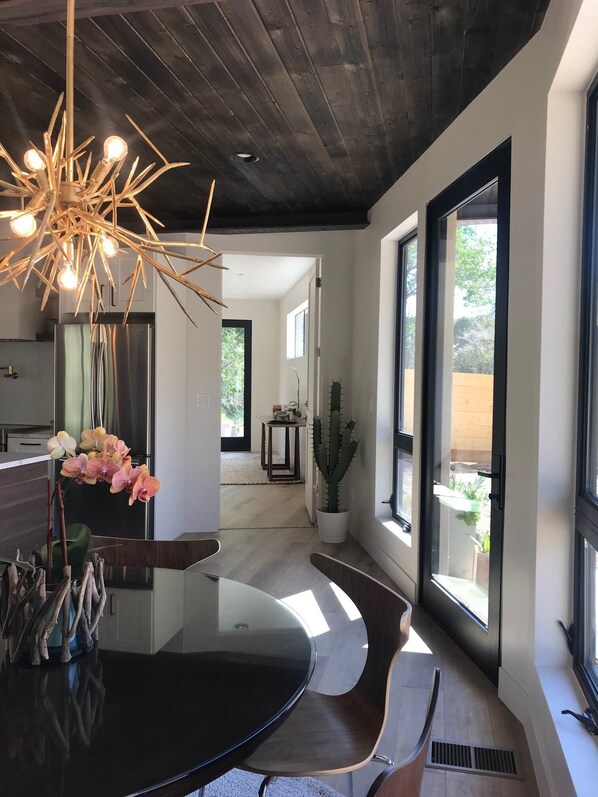 Interior - New 2018 Next to Virgin River and town shuttle stop 2 miles ZNP main entrance (Springdale)