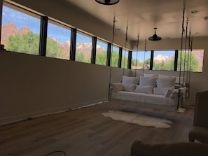 Interior - New 2018 Next to Virgin River and town shuttle stop 2 miles ZNP main entrance (Springdale)